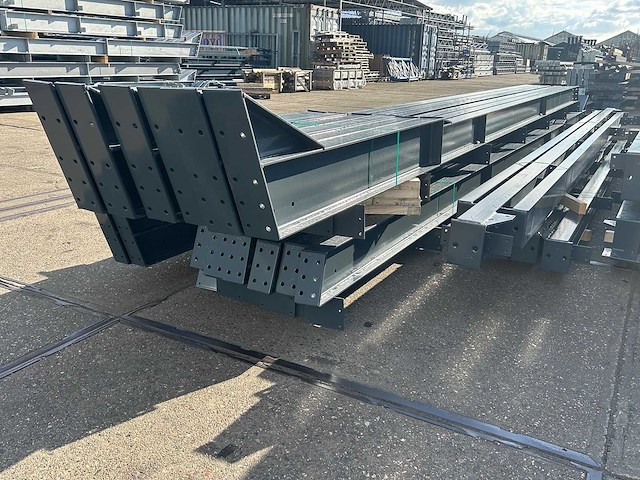 Staalconstructie 16 x 35 meter (560m2) - afbeelding 4 van  12