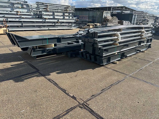 Staalconstructie 16 x 35 meter (560m2) - afbeelding 10 van  12