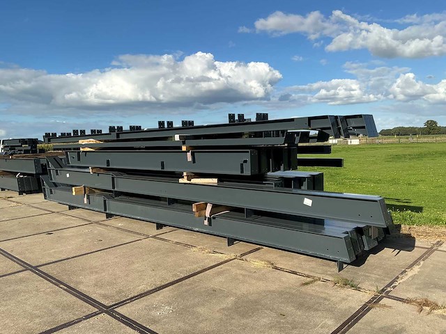 Staalconstructie 18x30x5,80 meter (ca. 540 m2) - afbeelding 1 van  7