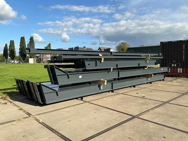 Staalconstructie 18x40x5,80 meter (ca. 720 m2) - afbeelding 1 van  7