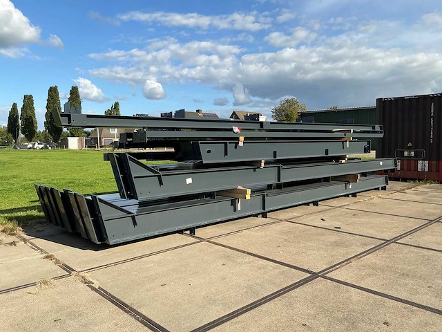 Staalconstructie 18x40x5,80 meter (ca. 720 m2) - afbeelding 1 van  7