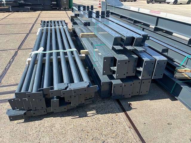 Staalconstructie 20 x 30 meter (600m2) - afbeelding 7 van  18