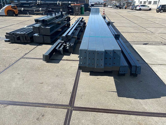 Staalconstructie 20 x 30 meter (600m2) - afbeelding 2 van  19