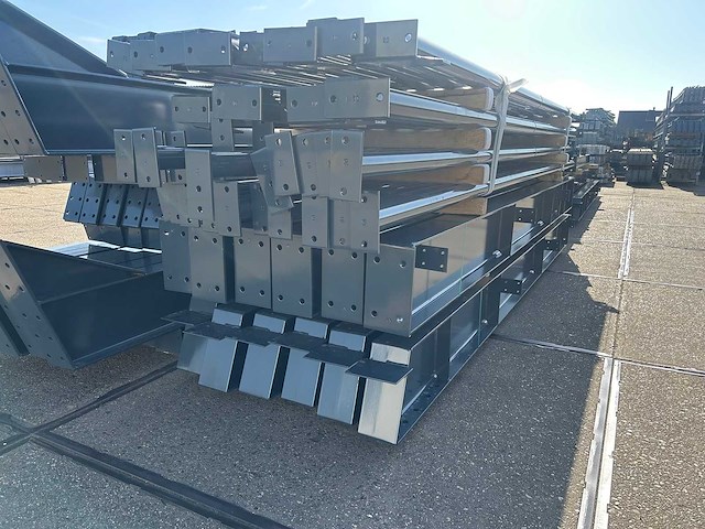Staalconstructie 22 x 50 meter (1100m2) - afbeelding 15 van  32