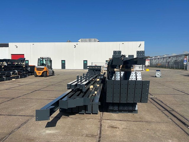 Staalconstructie 22 x 50 meter (1100m2) - afbeelding 6 van  32