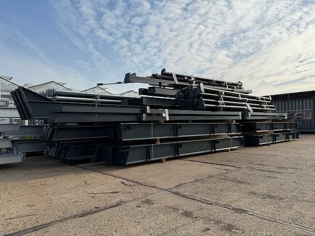 Staalconstructie 22 x 50 meter (1100m2) - afbeelding 9 van  32