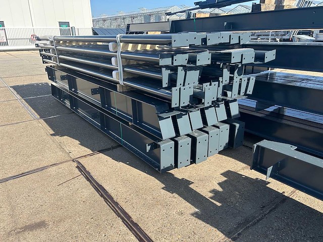 Staalconstructie 22 x 50 meter (1100m2) - afbeelding 13 van  32