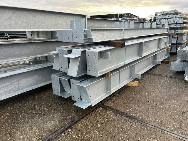 Staalconstructie 22 x 50 meter (1100m2) - afbeelding 4 van  19