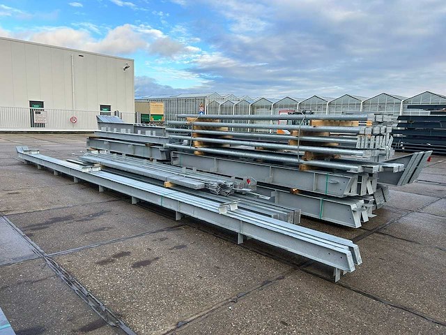 Staalconstructie 22 x 50 meter (1100m2) - afbeelding 14 van  19