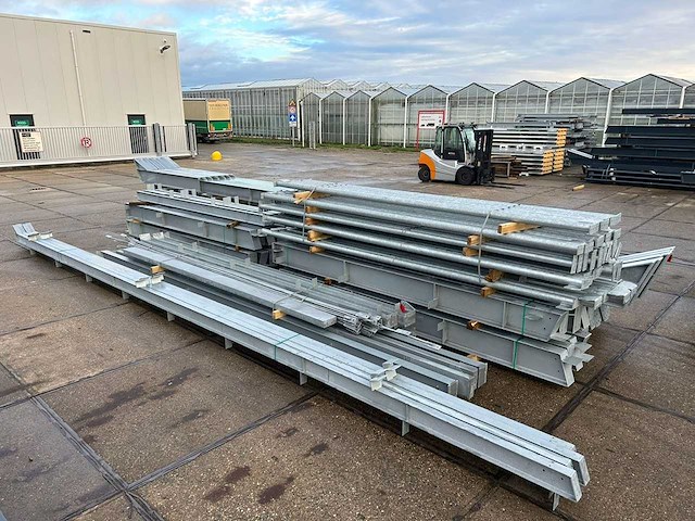 Staalconstructie 22 x 50 meter (1100m2) - afbeelding 15 van  19
