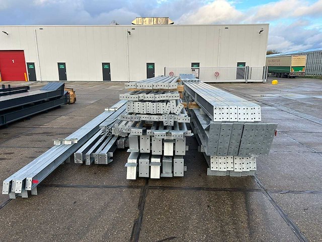 Staalconstructie 22 x 50 meter (1100m2) - afbeelding 17 van  19