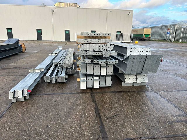 Staalconstructie 22 x 50 meter (1100m2) - afbeelding 18 van  19