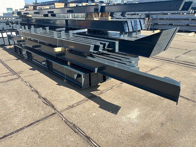 Staalconstructie 22 x 50 meter (1100m2) - afbeelding 9 van  25