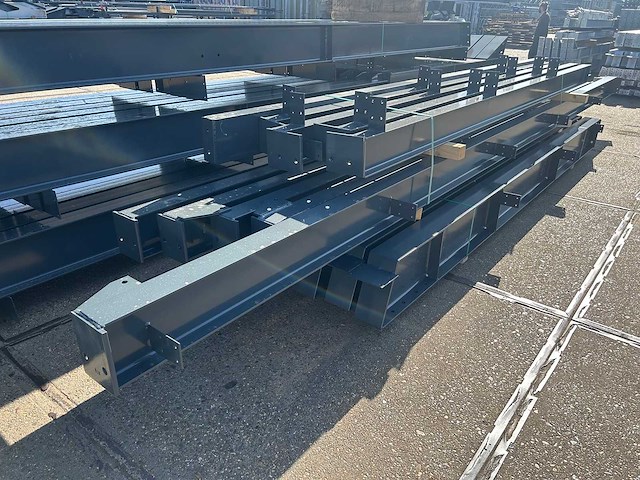 Staalconstructie 22 x 50 meter (1100m2) - afbeelding 11 van  25