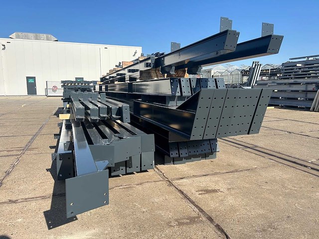 Staalconstructie 22 x 50 meter (1100m2) - afbeelding 17 van  25