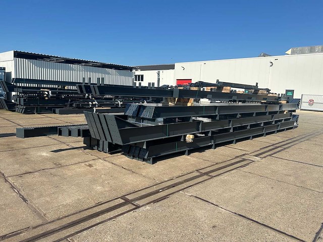 Staalconstructie 22 x 50 meter (1100m2) - afbeelding 22 van  25