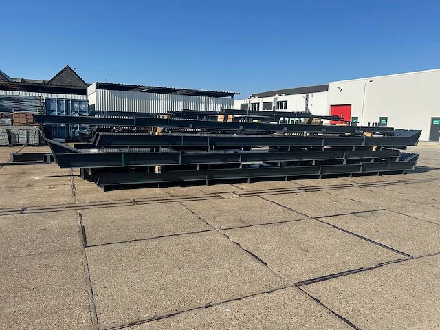 Staalconstructie 22 x 50 meter (1100m2) - afbeelding 1 van  17