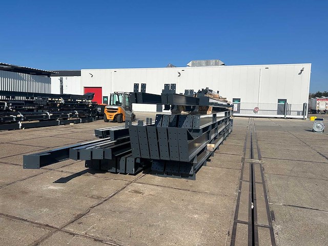 Staalconstructie 22 x 50 meter (1100m2) - afbeelding 4 van  32