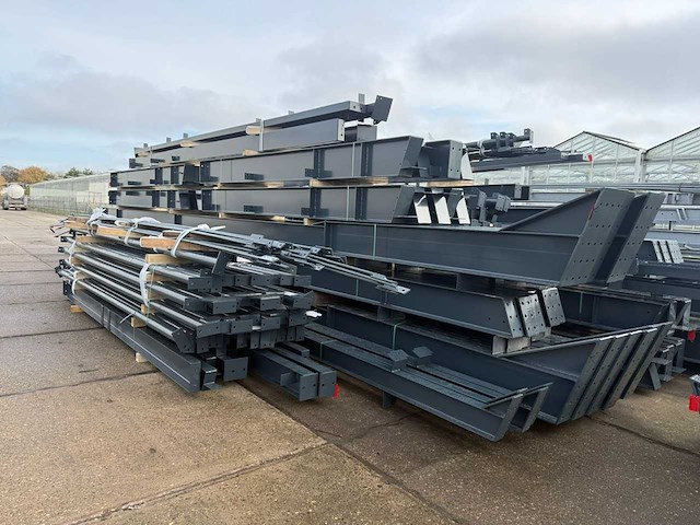 Staalconstructie 25 x 50 meter (1250m2) - afbeelding 11 van  18