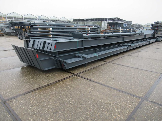 Staalconstructie 25 x 50 meter (1250m2) - afbeelding 14 van  18
