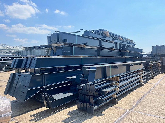 Staalconstructie 25 x 60 meter (1500m2) - afbeelding 1 van  34