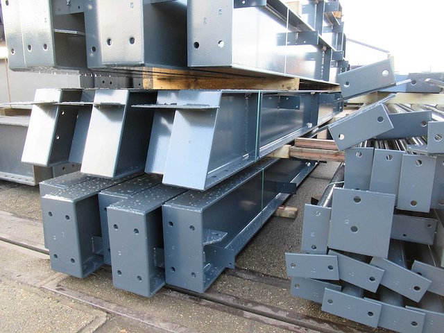 Staalconstructie 25 x 60 meter (1500m2) - afbeelding 19 van  34