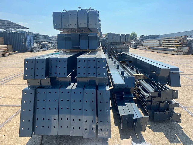 Staalconstructie 25 x 60 meter (1500m2) - afbeelding 4 van  34