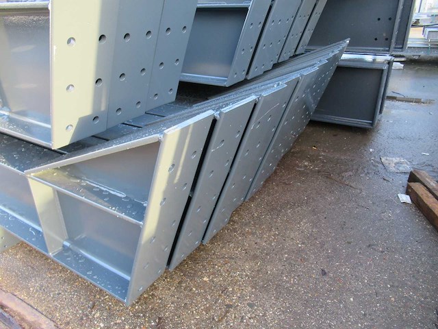 Staalconstructie 25 x 60 meter (1500m2) - afbeelding 9 van  26