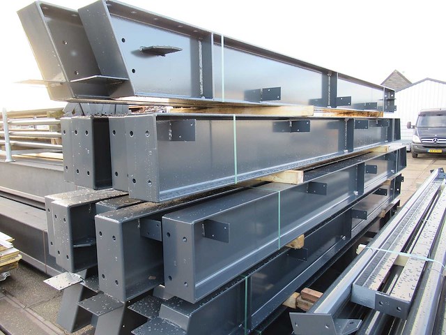 Staalconstructie 25 x 60 meter (1500m2) - afbeelding 16 van  26