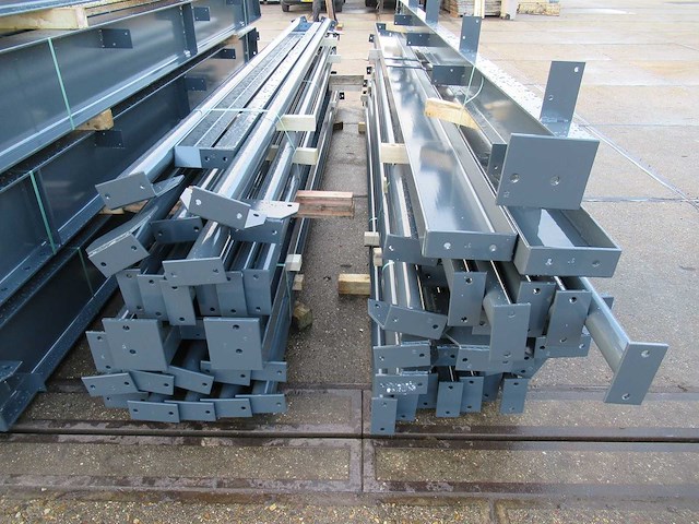 Staalconstructie 25 x 60 meter (1500m2) - afbeelding 18 van  34