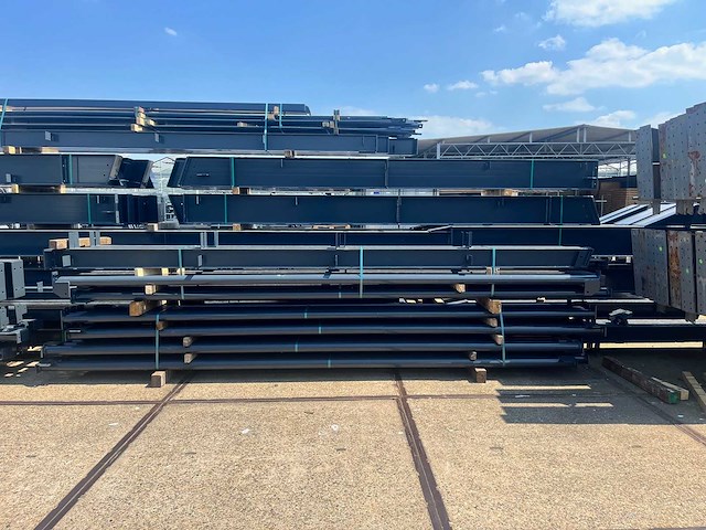 Staalconstructie 25 x 60 meter (1500m2) - afbeelding 31 van  34