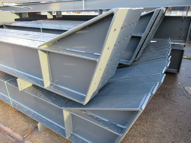 Staalconstructie 25 x 60 meter (1500m2) - afbeelding 12 van  34