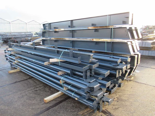 Staalconstructie 25 x 60 meter (1500m2) - afbeelding 26 van  34