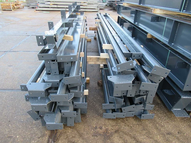 Staalconstructie 25 x 60 meter (1500m2) - afbeelding 30 van  34