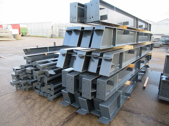 Staalconstructie 25 x 60 meter (1500m2) - afbeelding 32 van  34