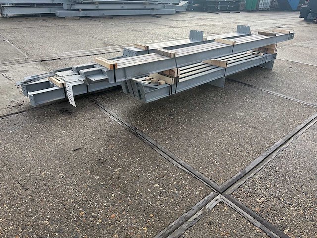 Staalconstructie 6 x 12 meter (72m2) - afbeelding 1 van  9