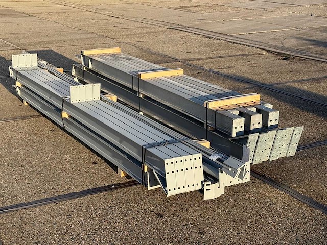 Staalconstructie 7 x 16 meter (112m2) - afbeelding 3 van  10
