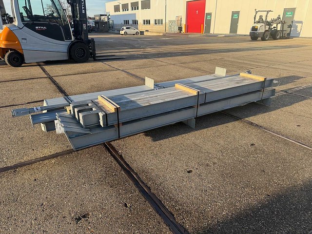 Staalconstructie 7 x 16 meter (112m2) - afbeelding 8 van  10