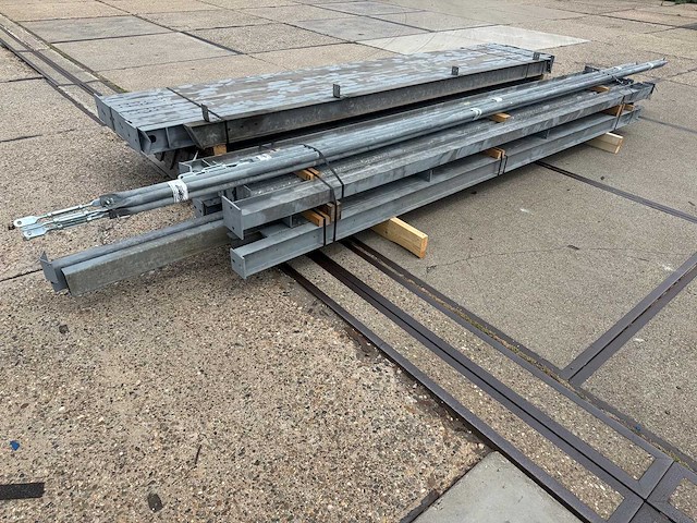 Staalconstructie 7.30 x 28.00 meter (204m2) - afbeelding 1 van  11