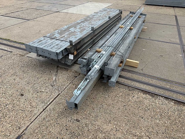 Staalconstructie 7.30 x 28.00 meter (204m2) - afbeelding 4 van  11