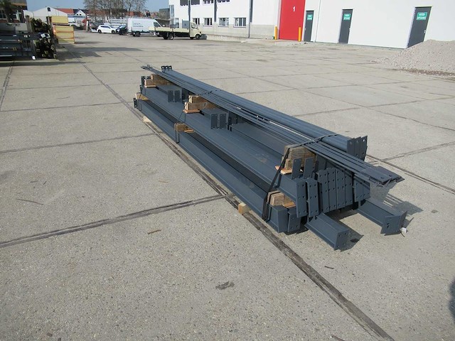 Staalconstructie 8 x 12 meter (96m2) - afbeelding 8 van  9