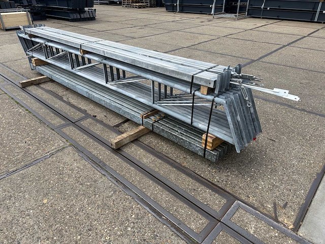 Staalconstructie 8 x 12 meter (96m2) - afbeelding 8 van  11