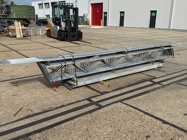 Staalconstructie 8.50 x 16.00 meter (136m2) - afbeelding 1 van  10