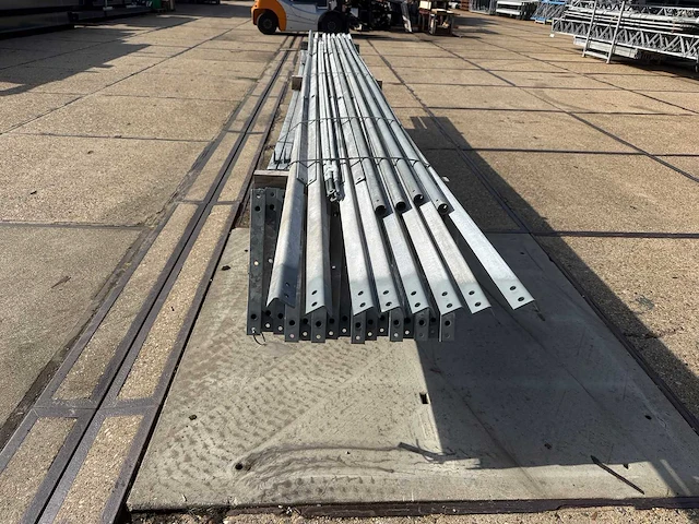 Staalconstructie 8.50 x 28.00 meter (238m2) - afbeelding 1 van  11
