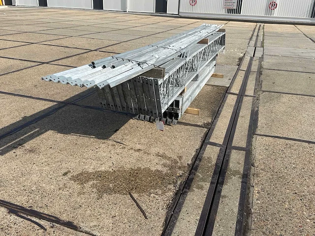 Staalconstructie 8.50 x 28.00 meter (238m2) - afbeelding 10 van  11
