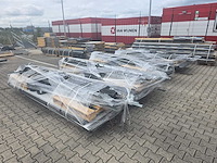 Staalconstructie met 8 roldeuren en 8 laadkuilen (8 laaddocks) - afbeelding 15 van  26