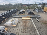 Staalconstructie met 8 roldeuren en 8 laadkuilen (8 laaddocks) - afbeelding 18 van  26