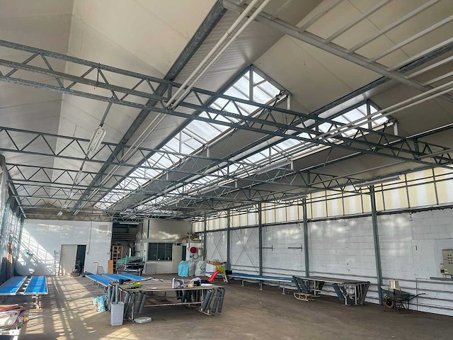 Staalconstructie met luchting (12,80x42,55 mtr) (545 m2) - afbeelding 1 van  11