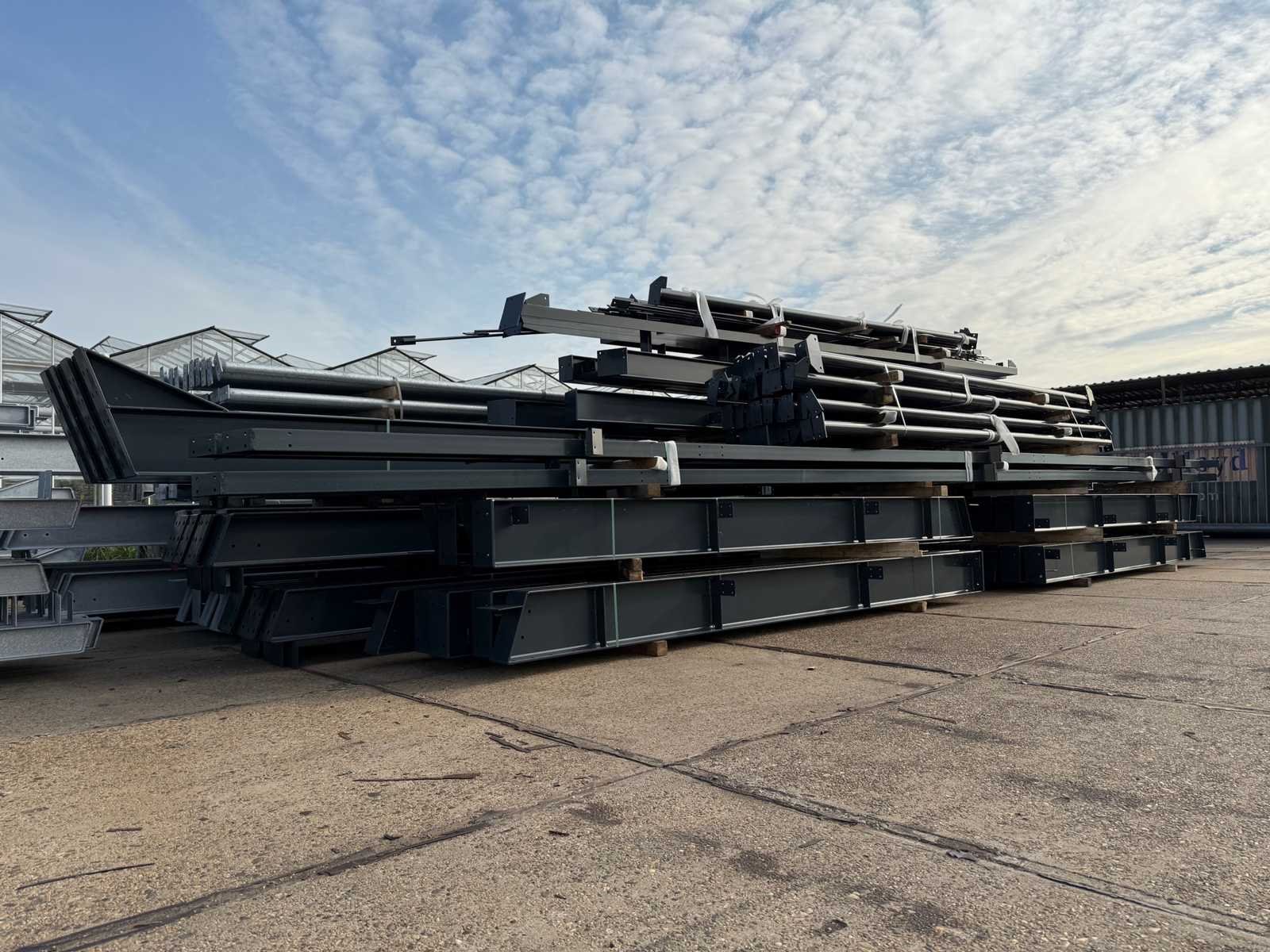 Staalconstructies en bedrijfshallen