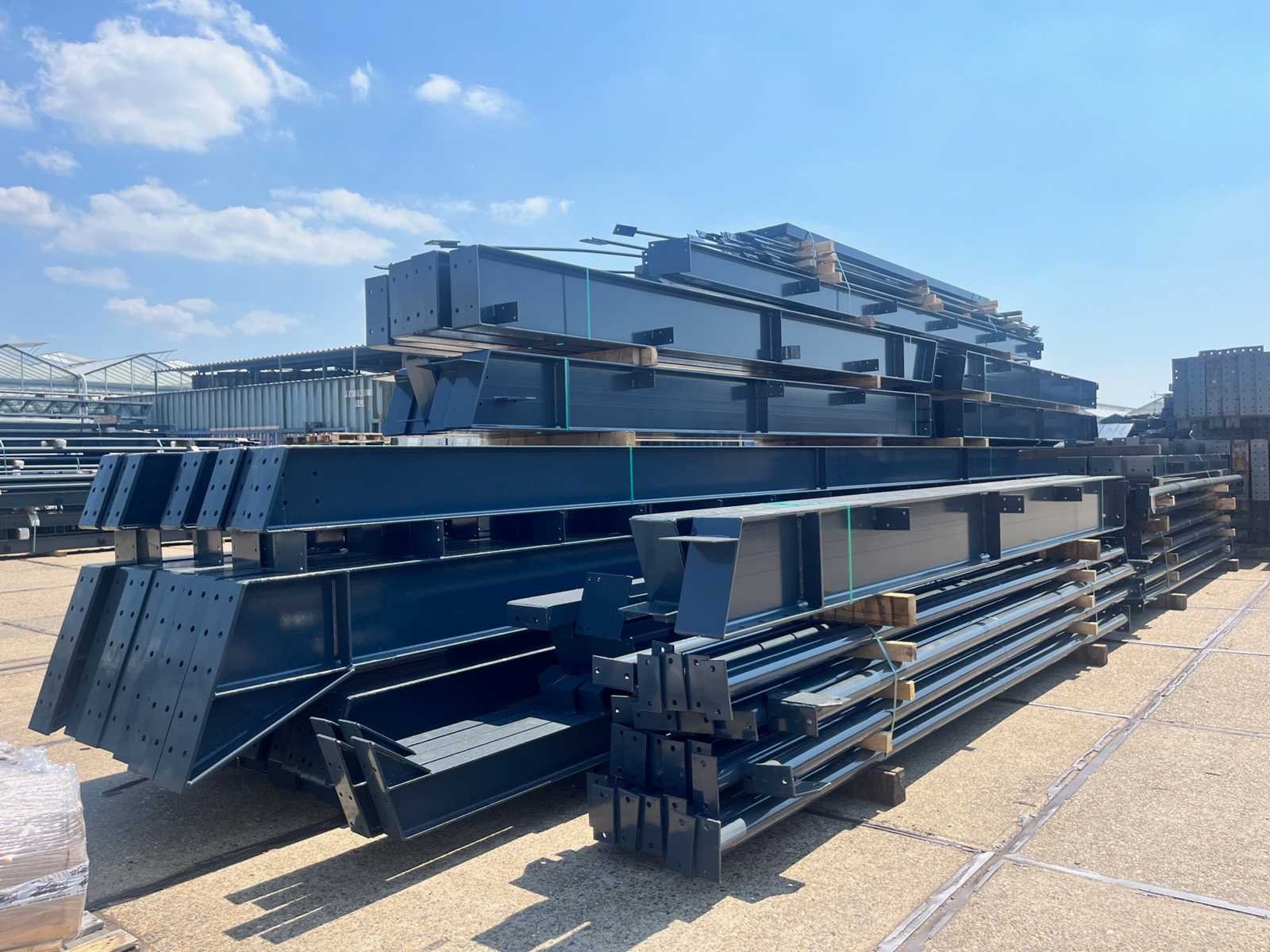 Staalconstructies en bedrijfshallen